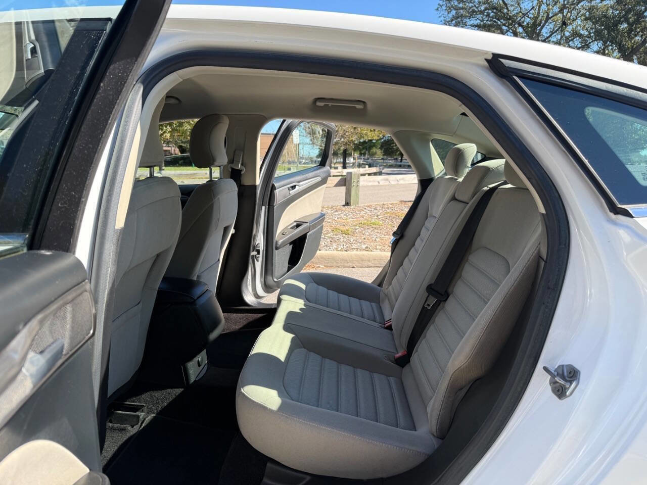 Used 2017 Ford Fusion S image 17