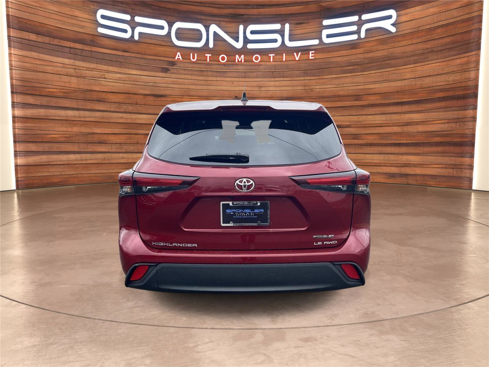 Used 2024 Toyota Highlander LE image 5