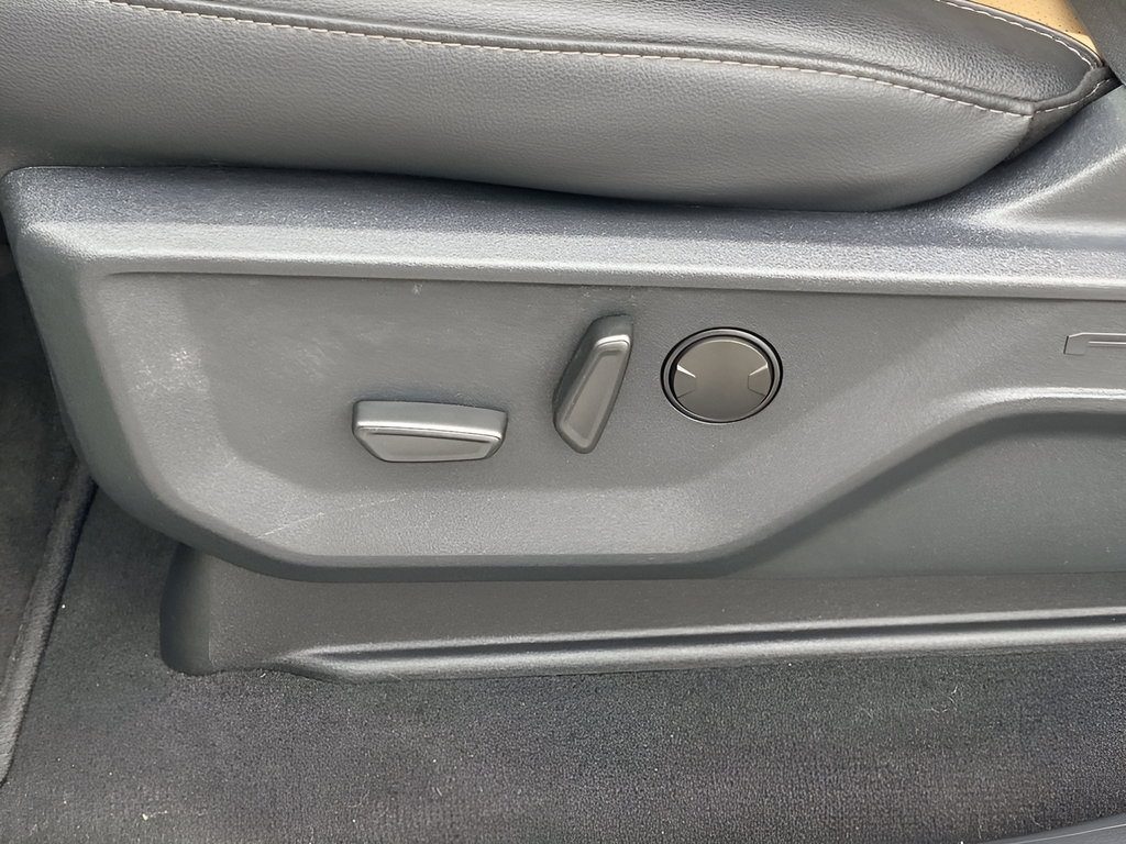 Used 2026 Ford F350 Lariat RWD image 16