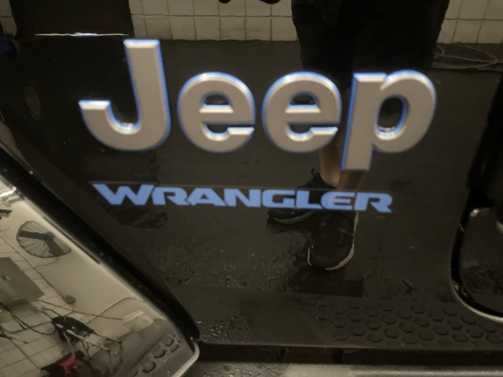 Used 2023 Jeep Wrangler Unlimited Sahara AWD/4WD image 24