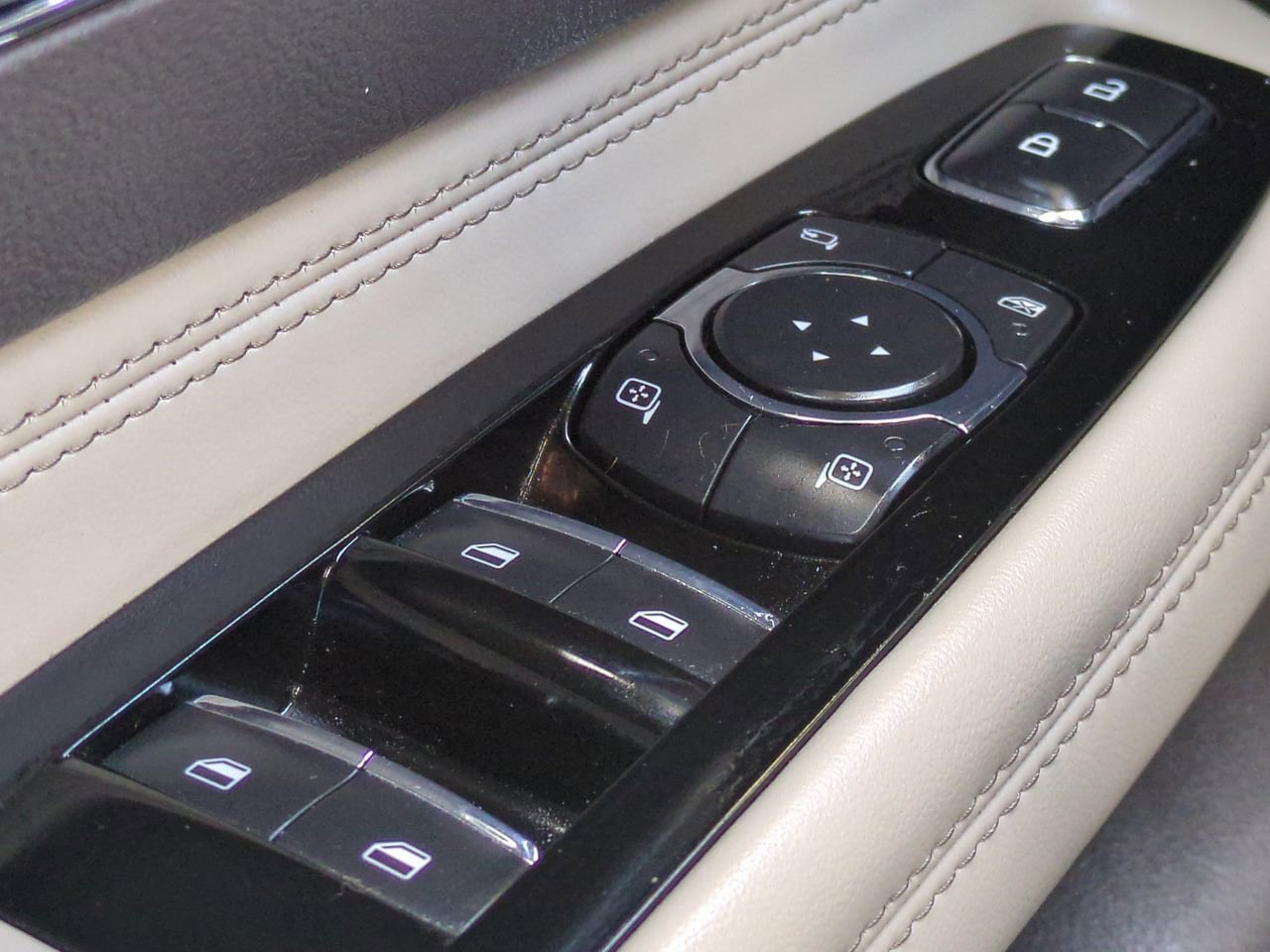 Used 2021 Lincoln Corsair AWD w/ Equipment Group 101A image 23