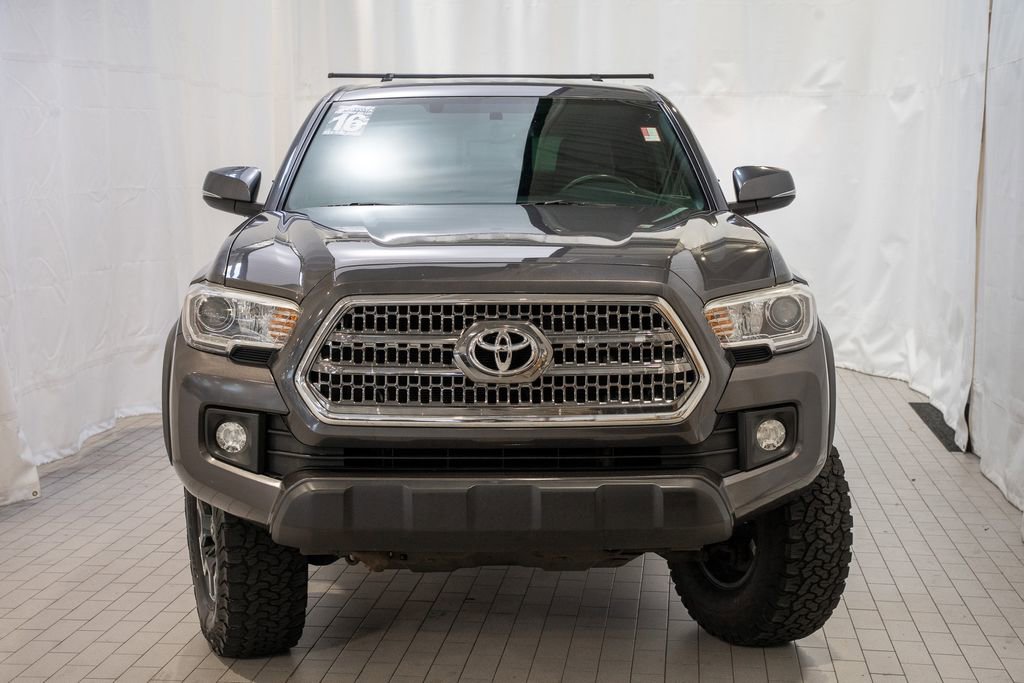 Used 2016 Toyota Tacoma TRD Off-Road image 2