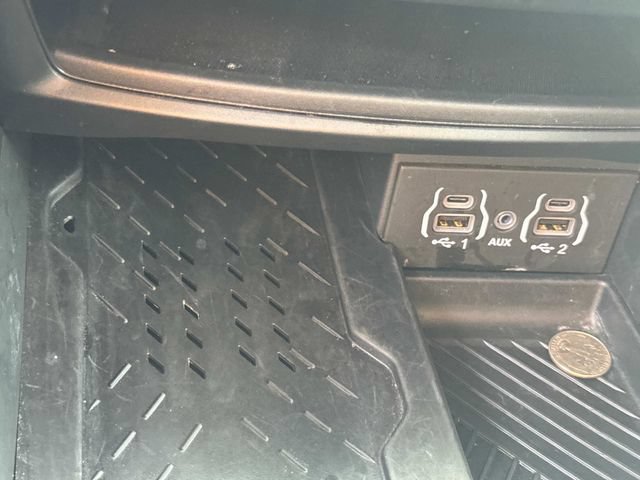 Used 2025 Chrysler Pacifica Limited FWD image 36