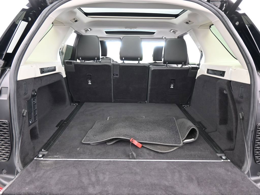 Used 2020 Land Rover Discovery SE image 34