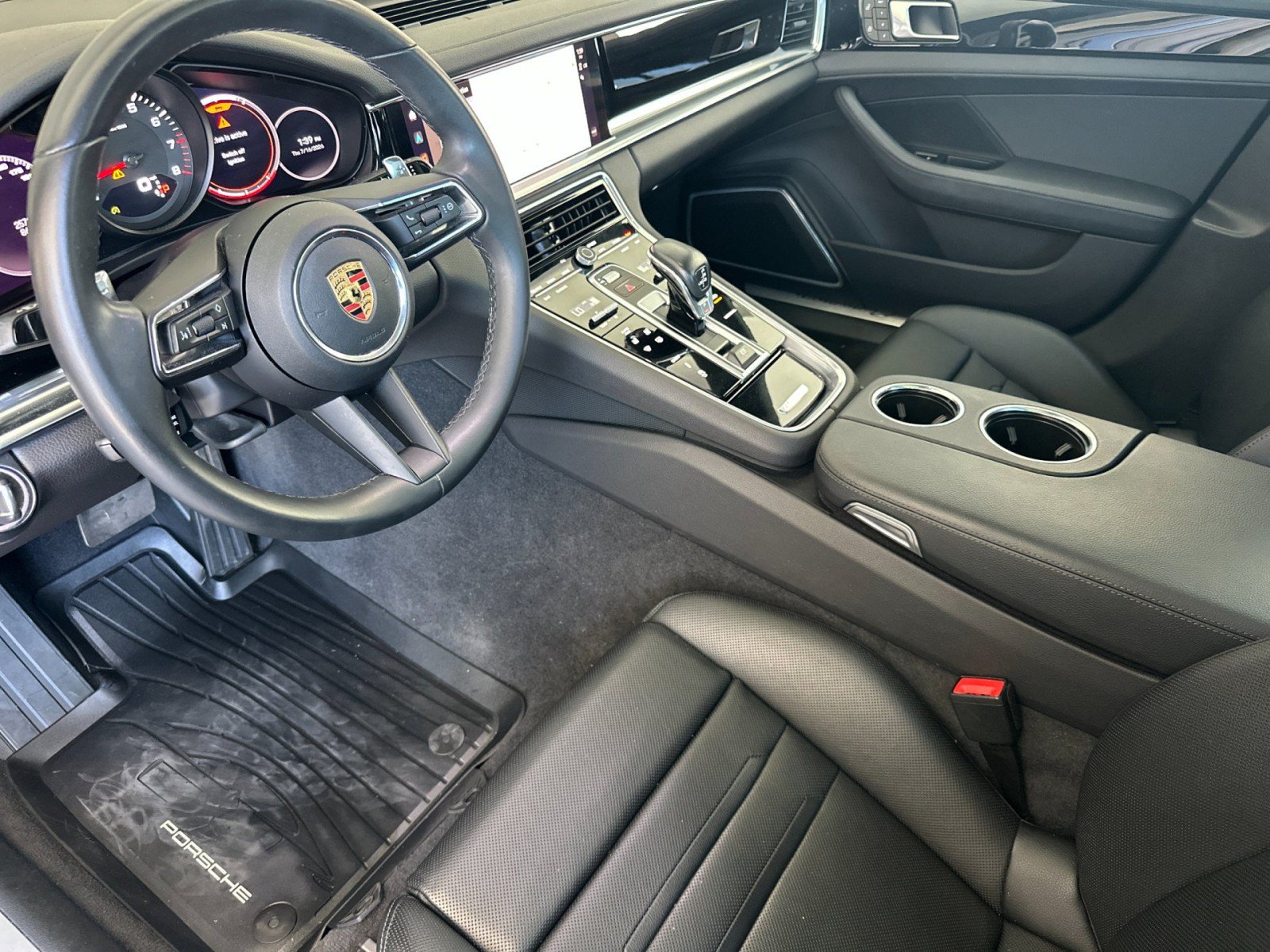 Used 2023 Porsche Panamera image 4