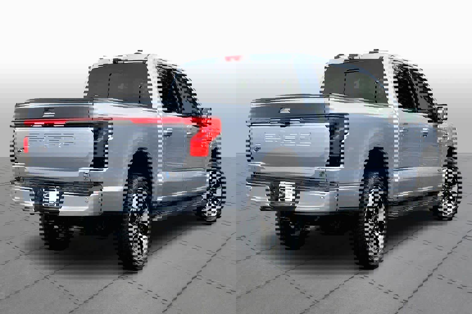 Used 2022 Ford F150 Lightning Platinum image 12