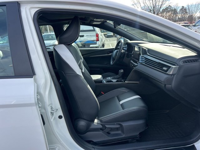 Used 2025 Toyota Camry SE image 15