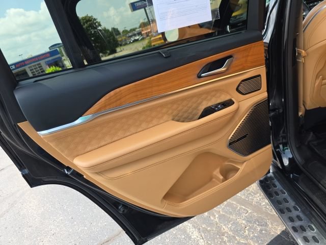 Used 2021 Jeep Grand Cherokee L Summit AWD/4WD image 40