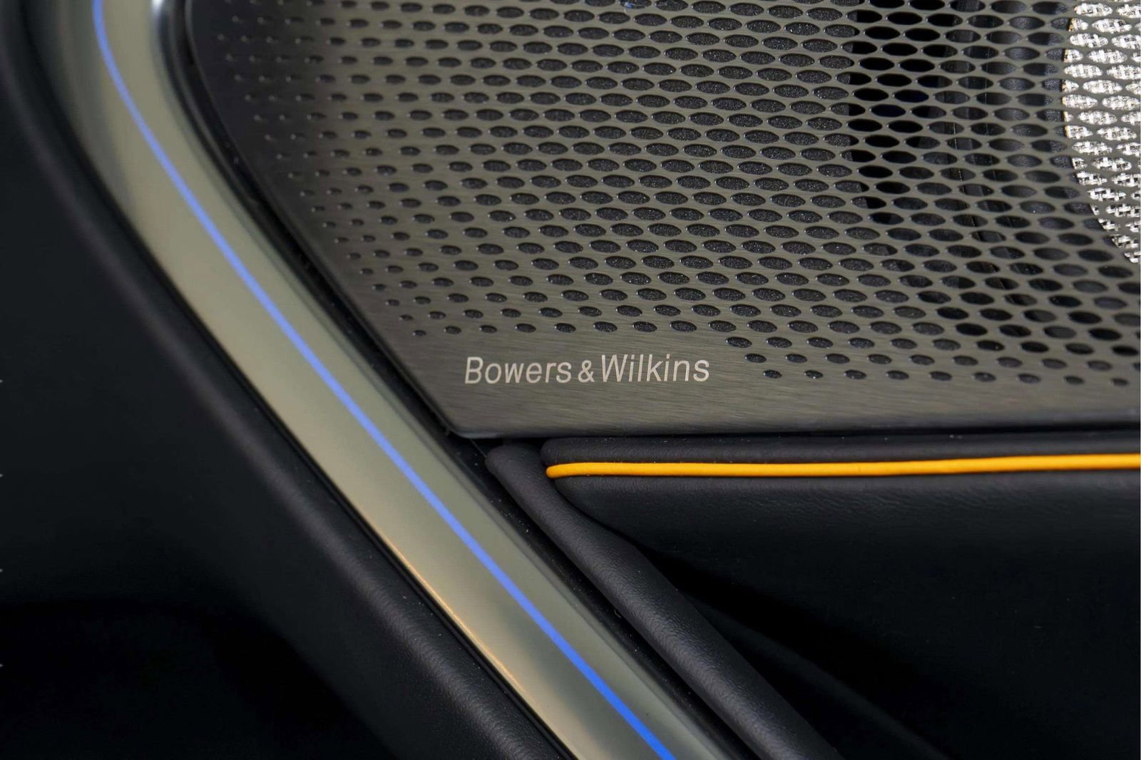 Used 2023 McLaren Artura RWD image 16