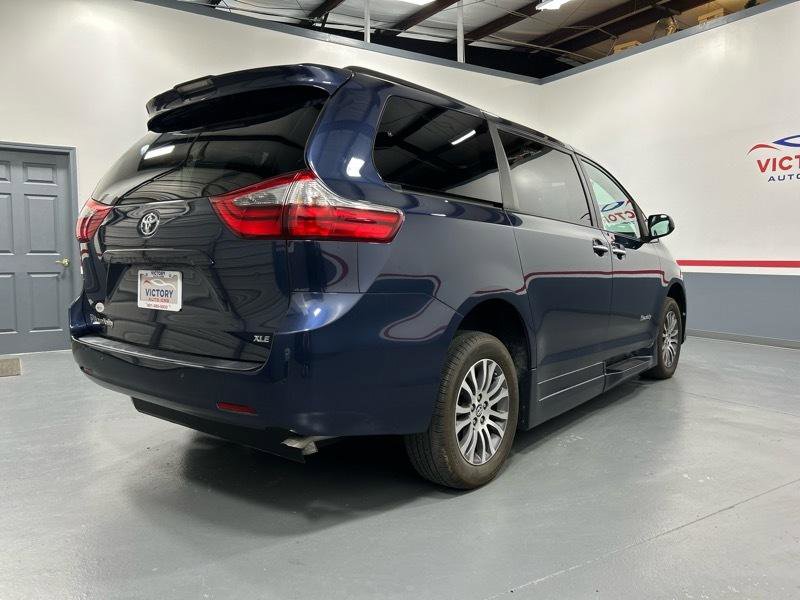 Used 2020 Toyota Sienna XLE w/ XLE Navigation Package image 7
