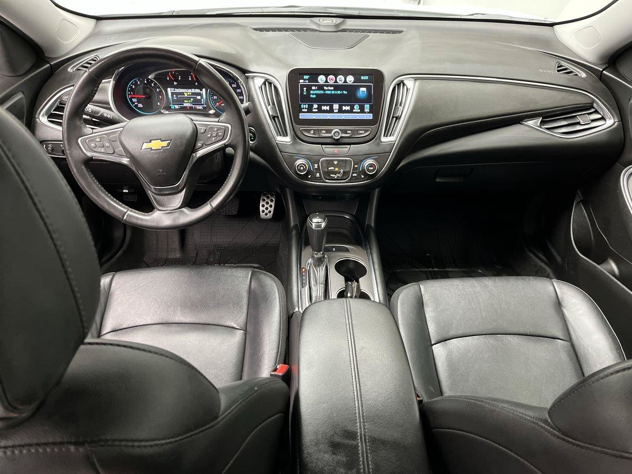 Used 2017 Chevrolet Malibu LT w/ Leather Package FWD image 4