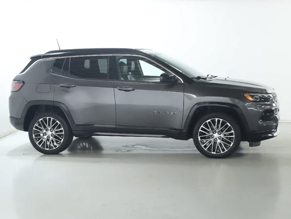 Used 2023 Jeep Compass Limited w/ Elite Group AWD/4WD image 11