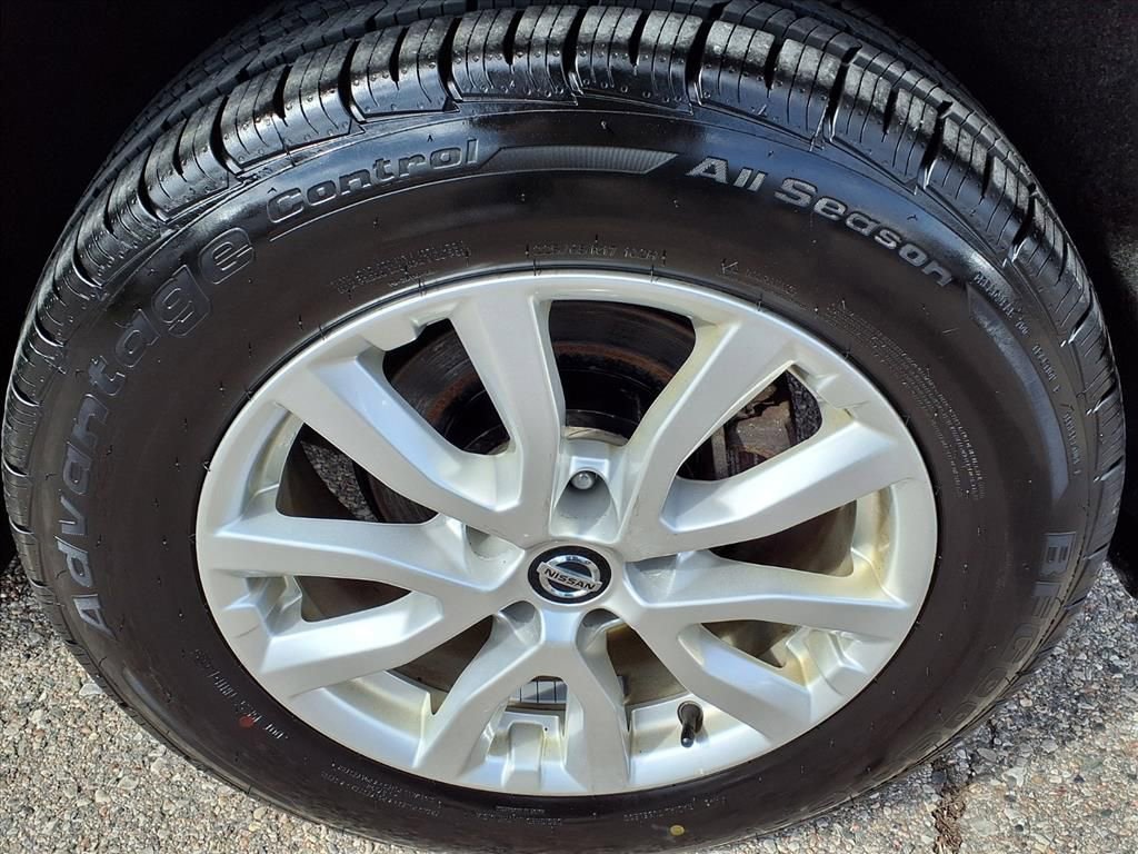 Used 2019 Nissan Rogue SV image 9