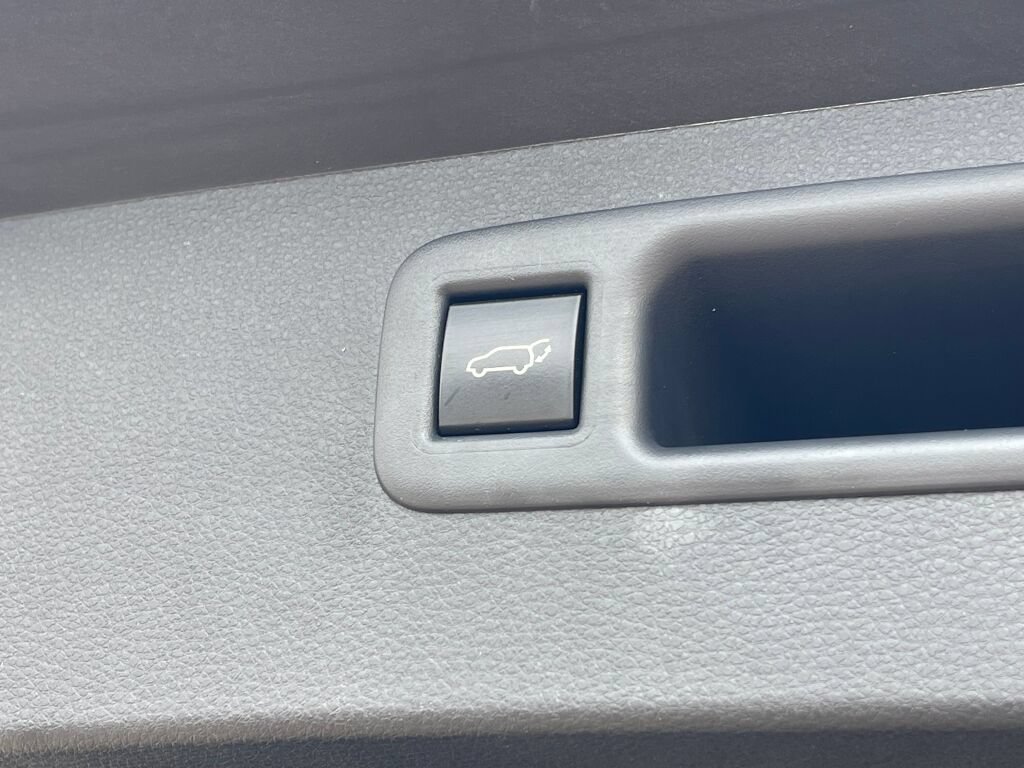 Used 2023 Toyota Highlander XLE FWD image 28
