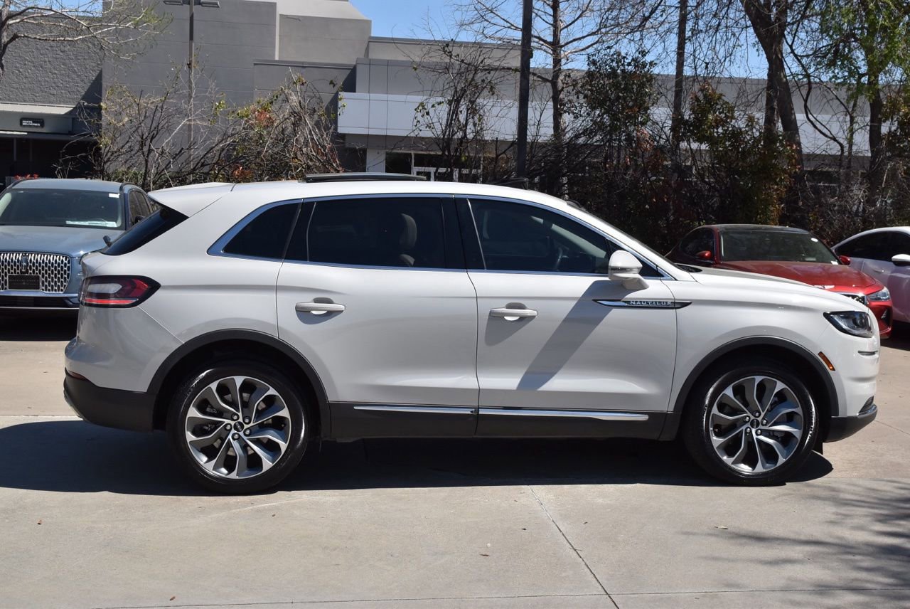 Used 2023 Lincoln Nautilus Reserve image 6