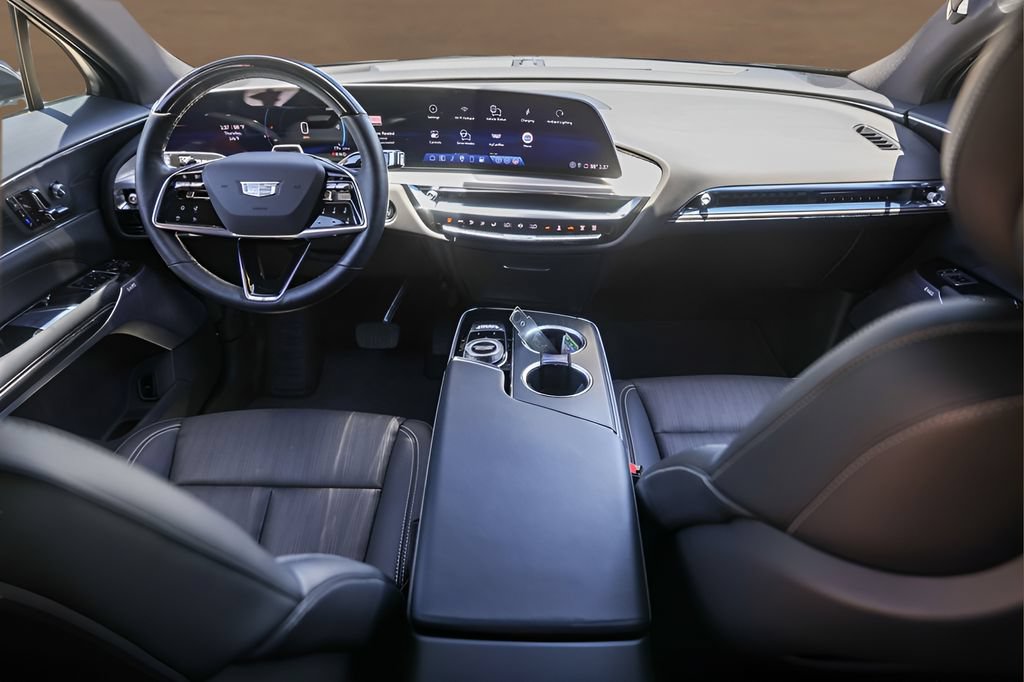 Certified 2024 Cadillac Lyriq Luxury AWD/4WD image 23