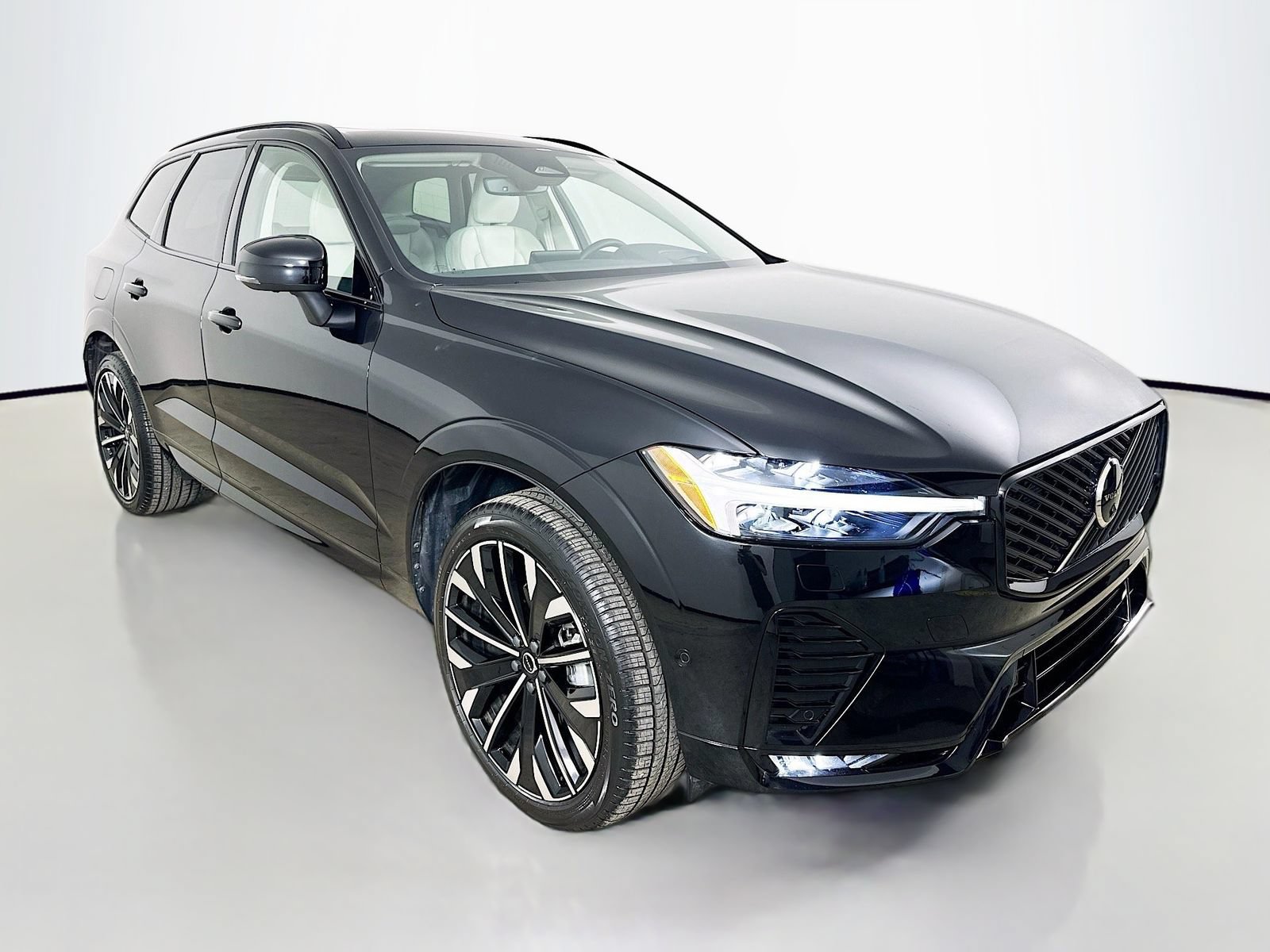 Used 2026 Volvo XC60 B5 Ultra w/ Protection Package Premier AWD/4WD image 3