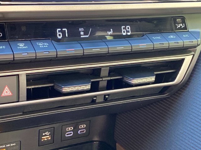 Used 2025 Toyota Camry SE w/ Convenience Package FWD image 24