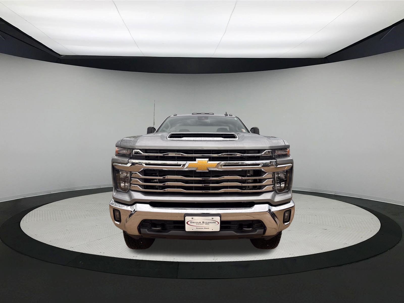 Used 2024 Chevrolet Silverado 2500 LT w/ Convenience Package AWD/4WD image 2
