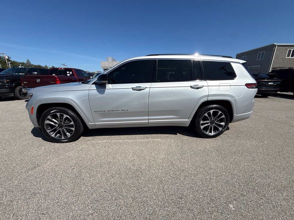 Certified 2021 Jeep Grand Cherokee L Overland w/ Luxury Tech Group IV AWD/4WD image 2