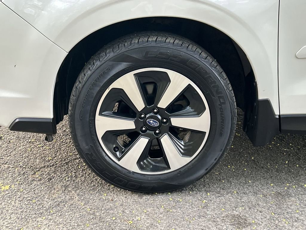 Used 2017 Subaru Forester 2.5i Limited AWD/4WD image 10
