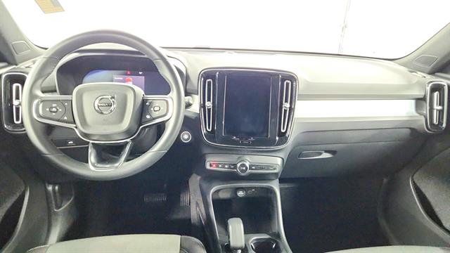 Used 2024 Volvo XC40 B5 Core image 24