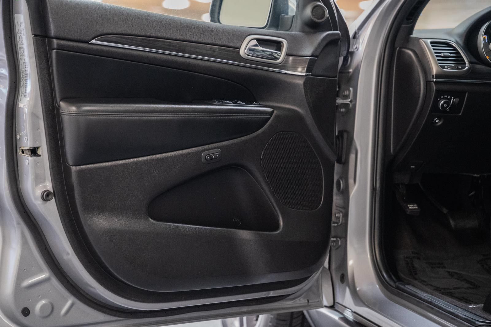 Used 2019 Jeep Grand Cherokee Limited w/ Luxury Group II RWD image 43