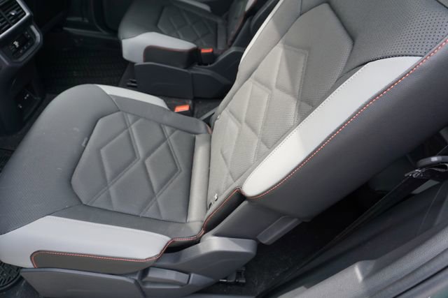 Used 2025 Volkswagen Atlas Peak Edition SE image 16