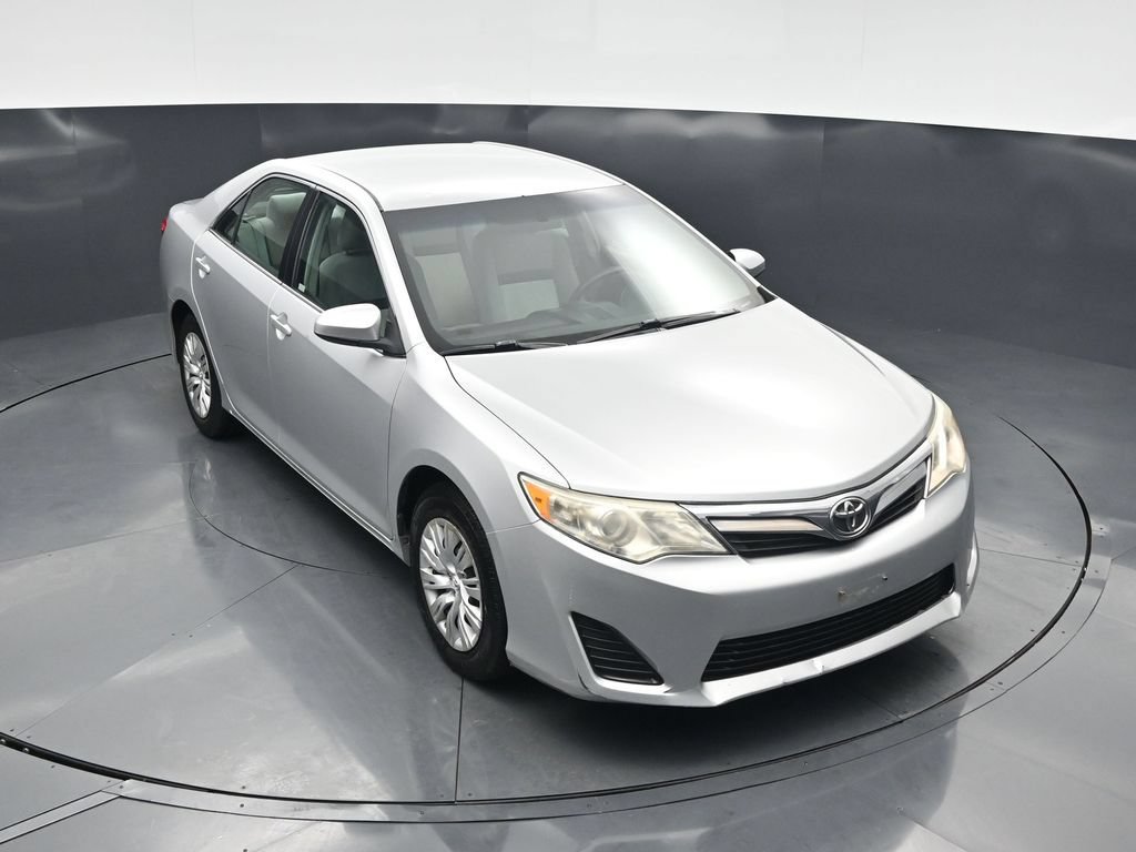 Used 2014 Toyota Camry LE FWD image 32