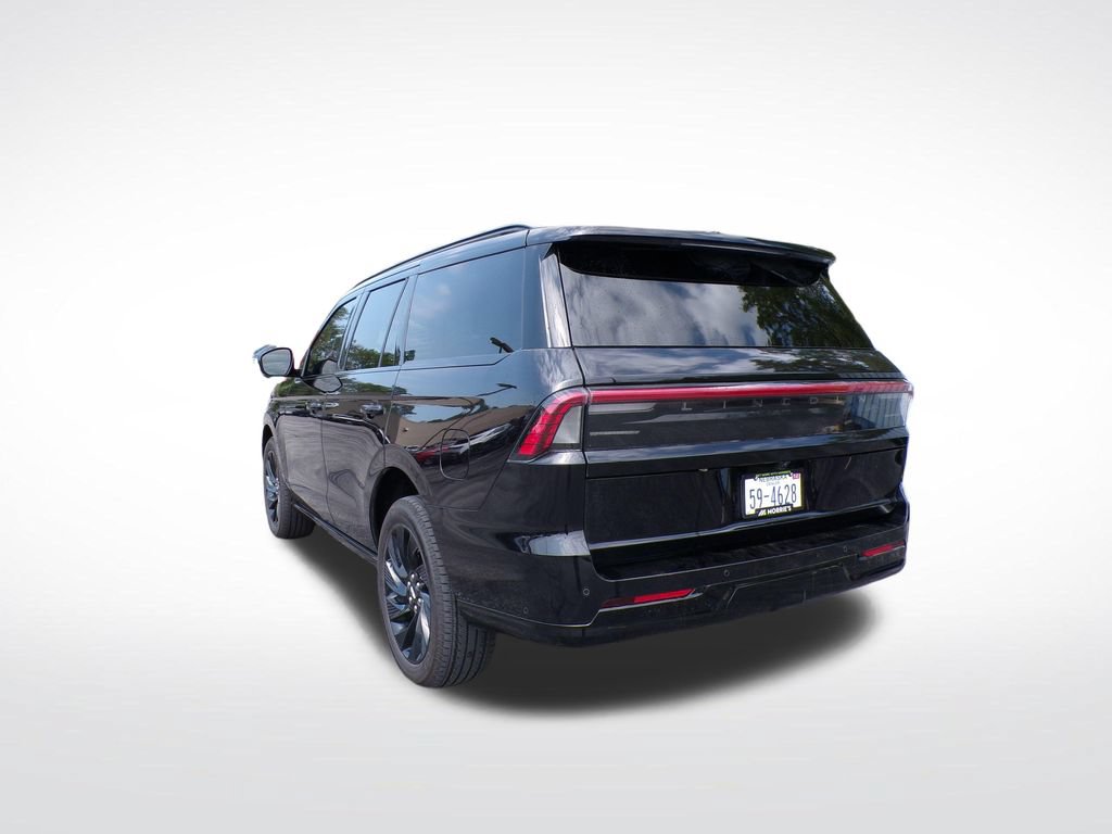 Used 2025 Lincoln Navigator Reserve w/ Jet Appearance Package AWD/4WD image 3