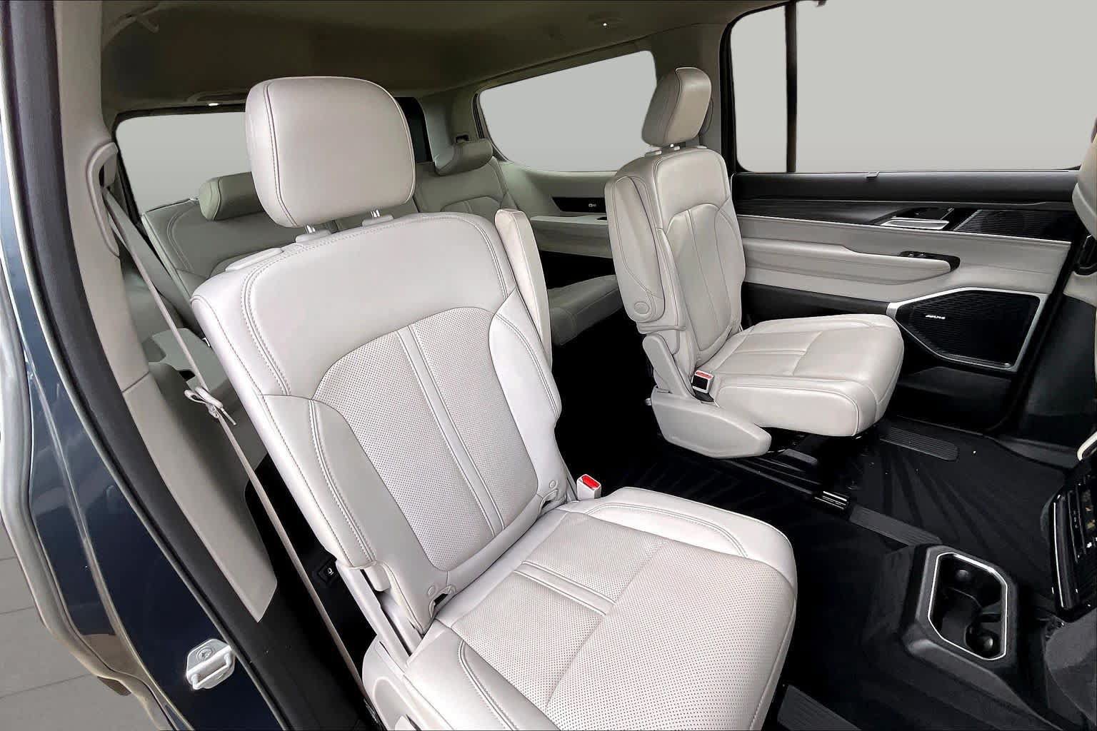 Used 2023 Jeep Wagoneer Series II w/ Convenience Group I RWD image 16
