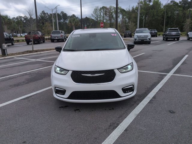 Used 2024 Chrysler Pacifica Limited video 2