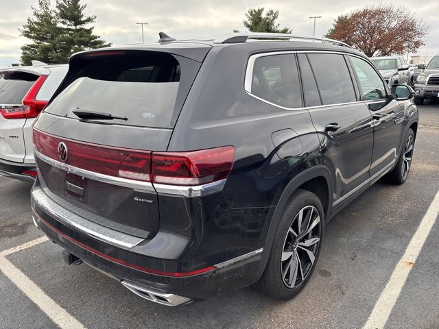 Used 2024 Volkswagen Atlas SEL Premium R-Line image 6
