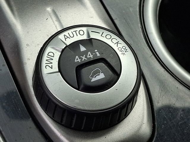 Used 2018 Nissan Pathfinder SV image 25