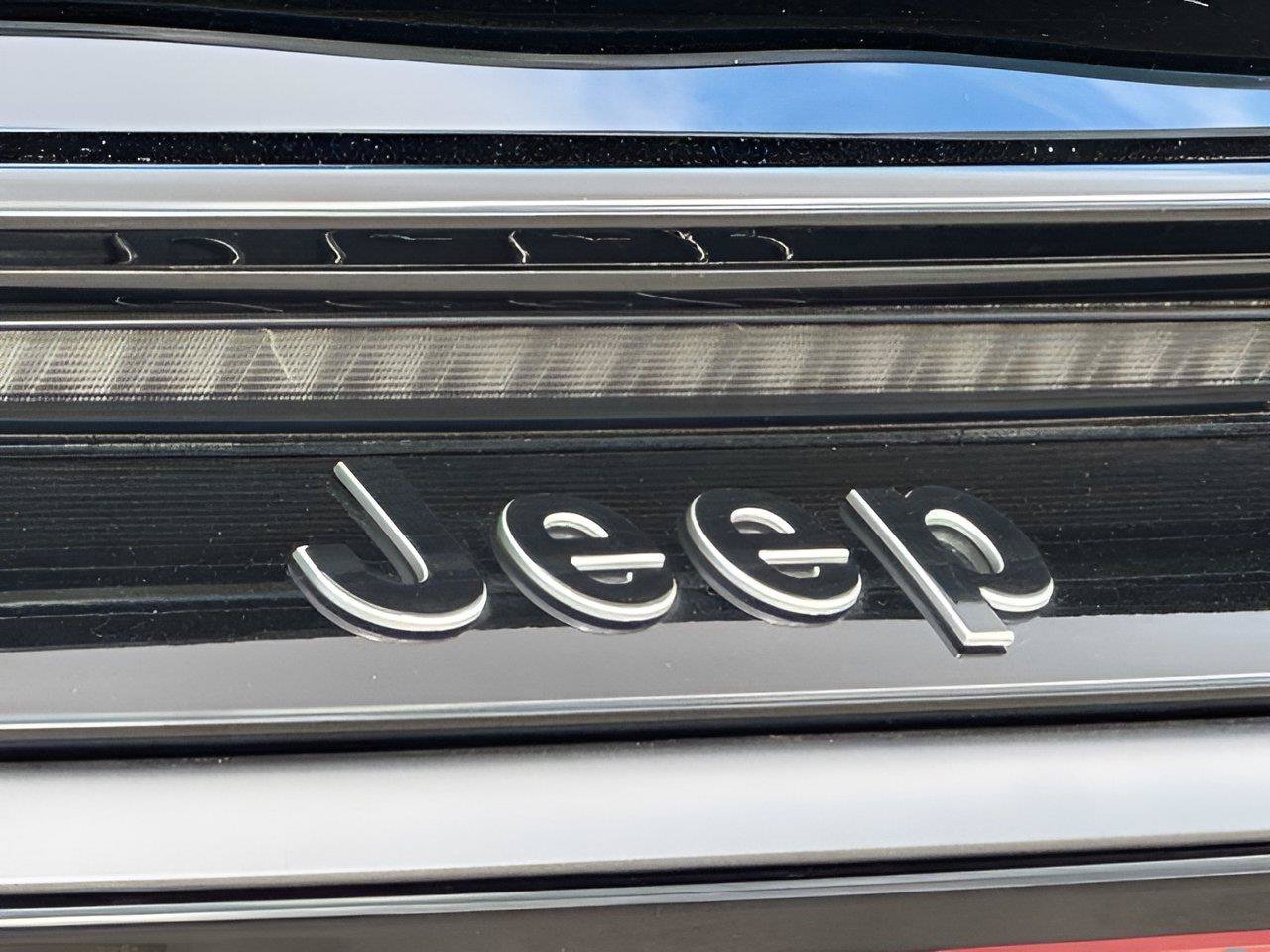 Used 2025 Jeep Wagoneer S Limited AWD/4WD image 12