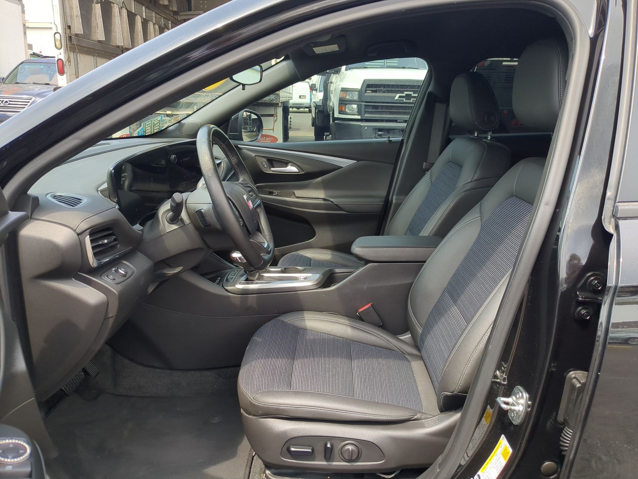 Used 2024 Buick Envista Preferred w/ Convenience I Package FWD image 23