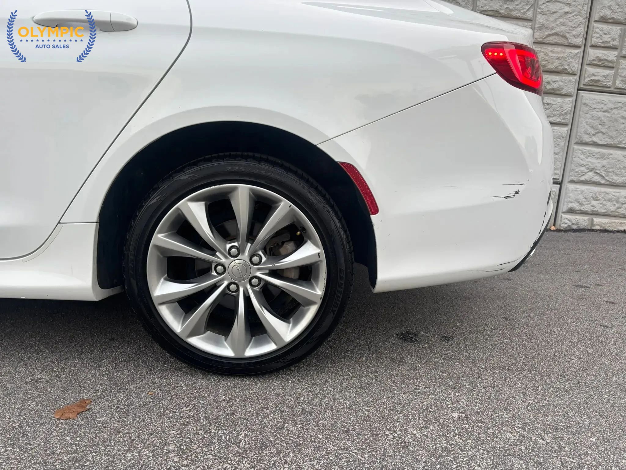 Used 2015 Chrysler 200 S FWD image 10