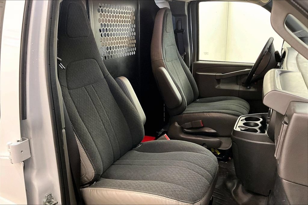 Used 2025 Chevrolet Express 2500 w/ Driver Convenience Package RWD image 6