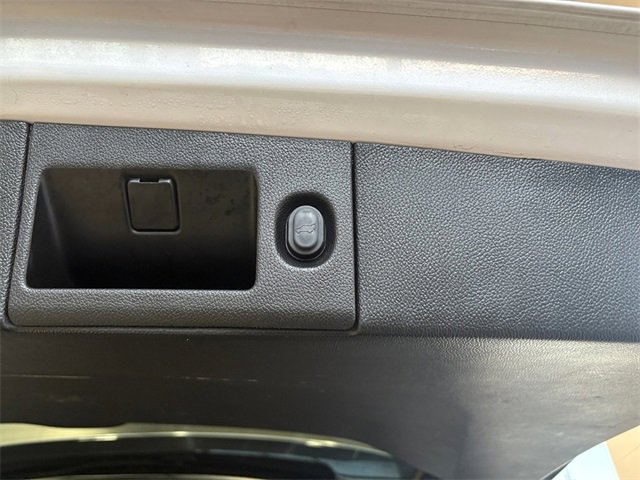 Used 2019 Cadillac Escalade Premium Luxury image 16