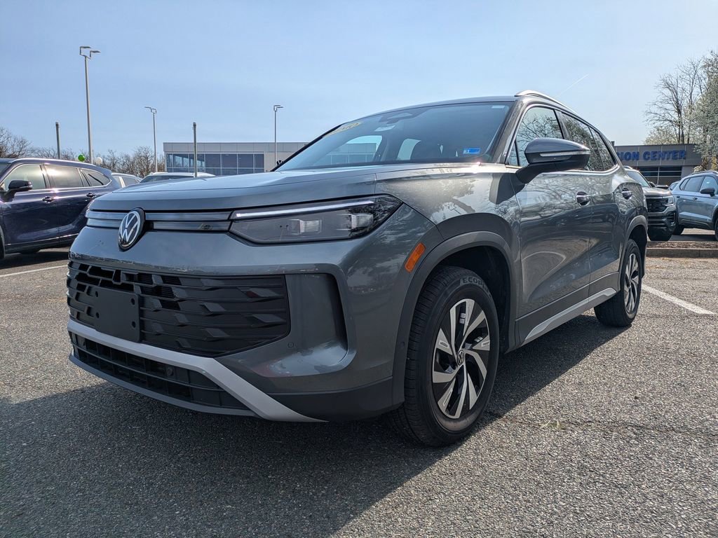 Certified 2025 Volkswagen Tiguan S image 8