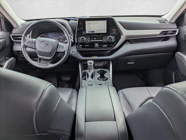Certified 2024 Toyota Highlander XLE image 17
