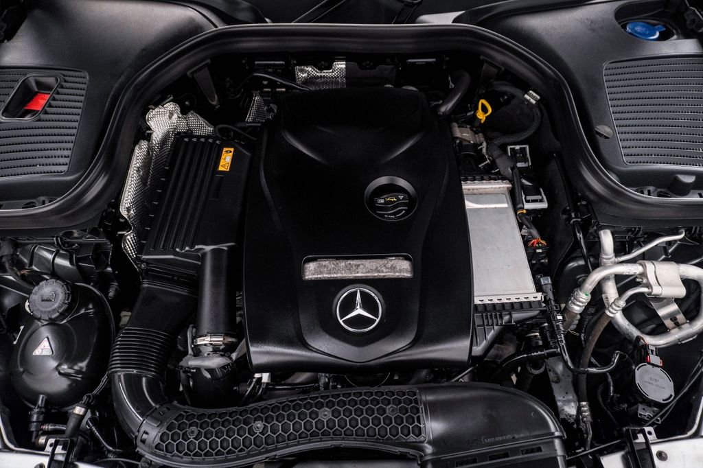 Used 2018 Mercedes-Benz GLC 300 4MATIC image 29