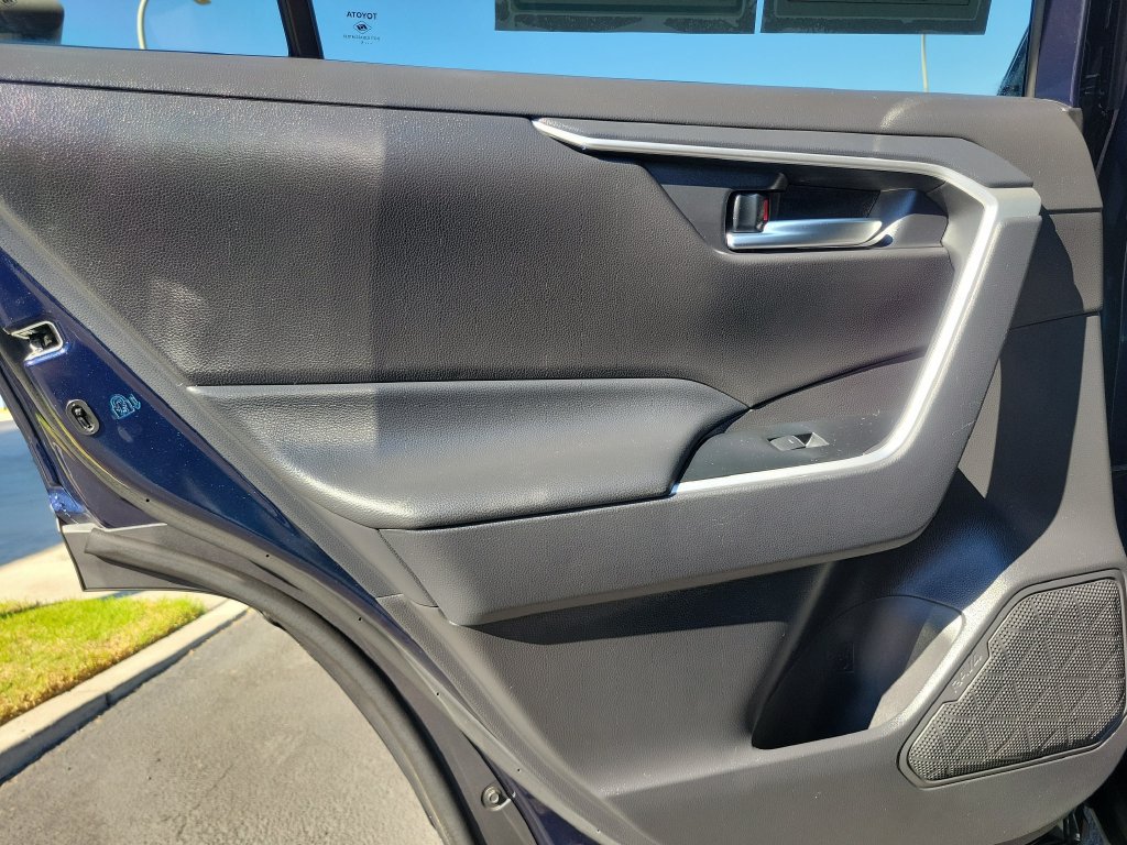 Used 2025 Toyota RAV4 XLE AWD/4WD image 16