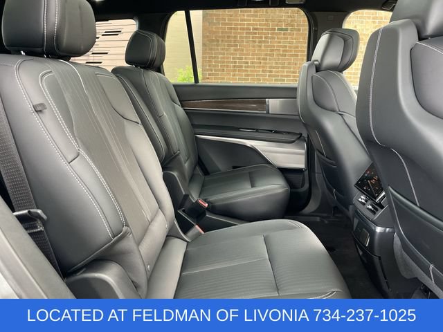 Used 2026 Cadillac Vistiq Sport w/ LPO, Floor Liner Package AWD/4WD image 27