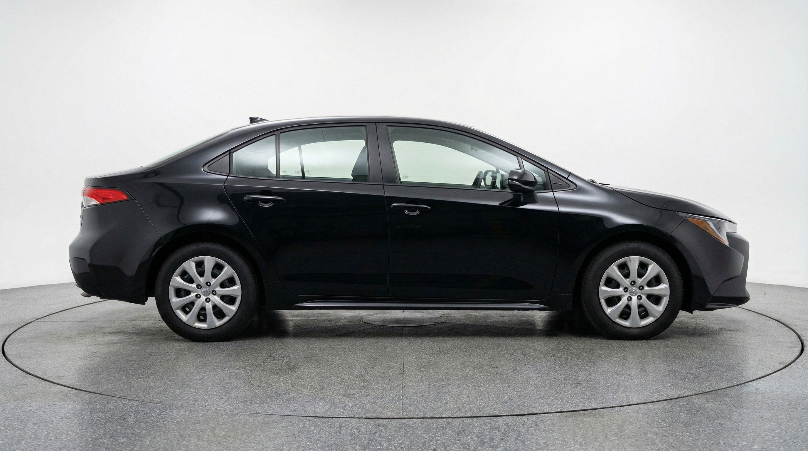 Used 2025 Toyota Corolla LE FWD image 11