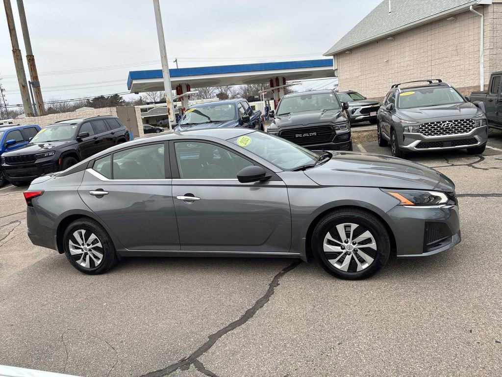 Used 2025 Nissan Altima 2.5 S image 8
