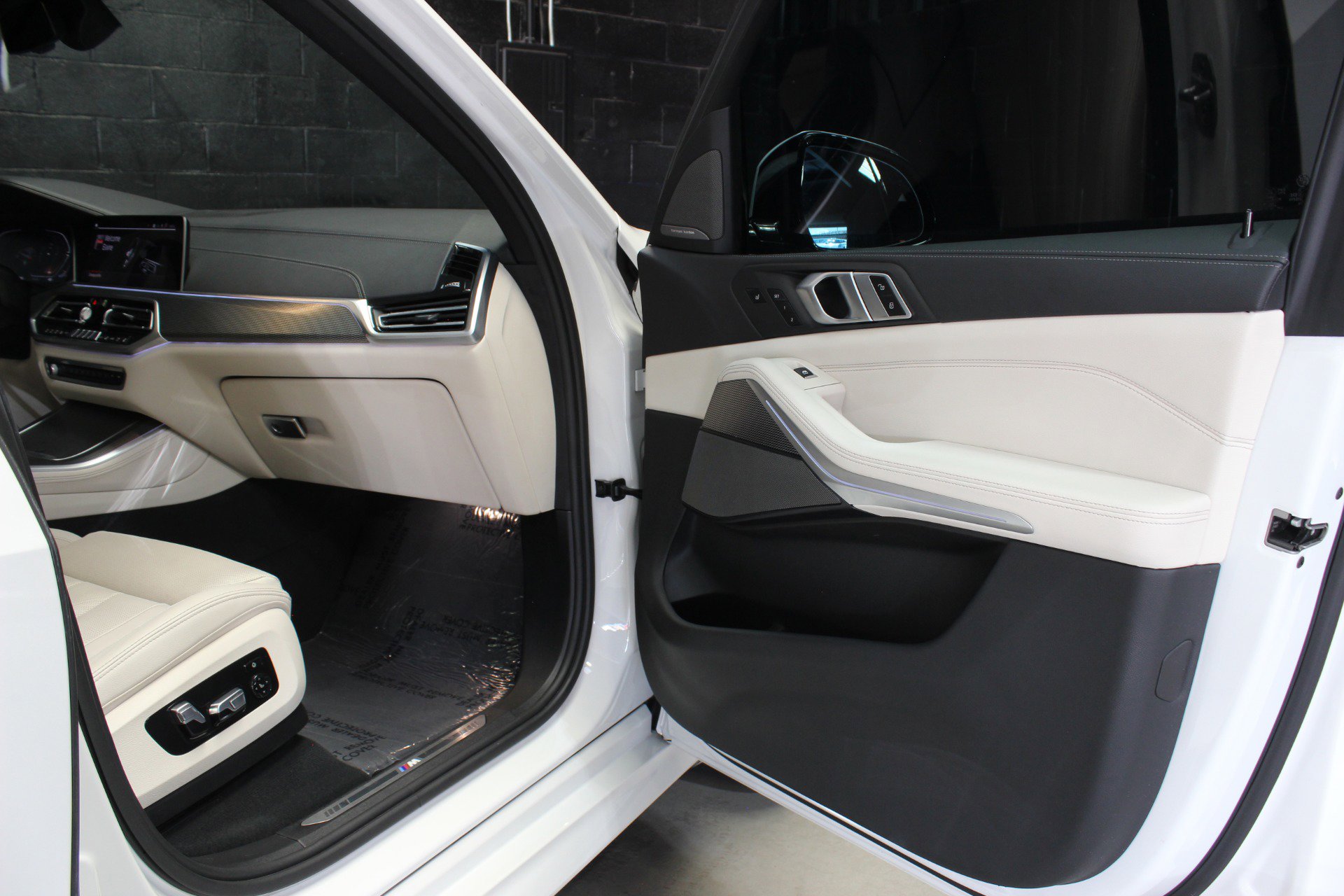 Used 2021 BMW X5 sDrive40i w/ M Sport Package image 23