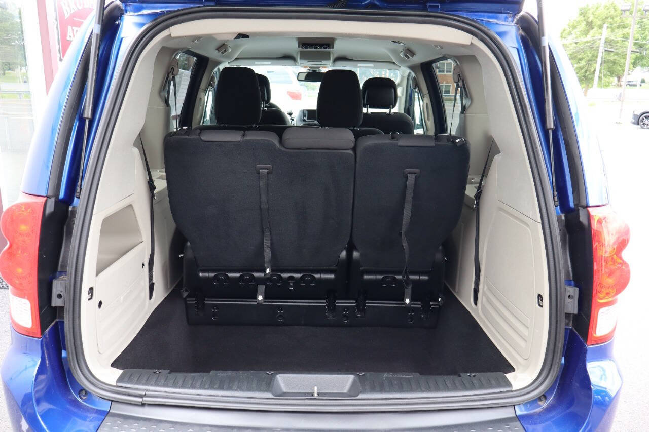 Used 2018 Dodge Grand Caravan SE w/ UConnect Hands-Free Group FWD image 4