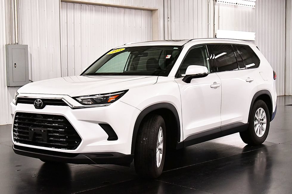 Used 2025 Toyota Grand Highlander AWD Hybrid image 3
