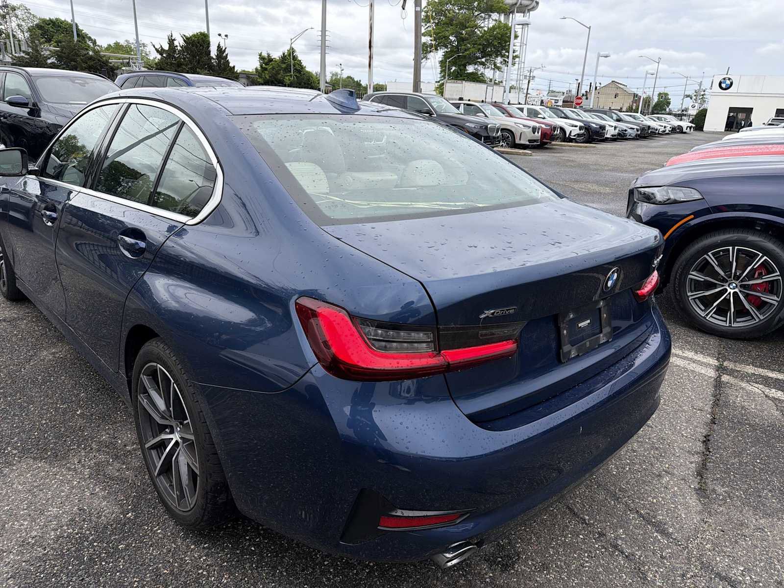 Certified 2022 BMW 330i xDrive Sedan w/ Driving Assistance Package AWD/4WD image 6
